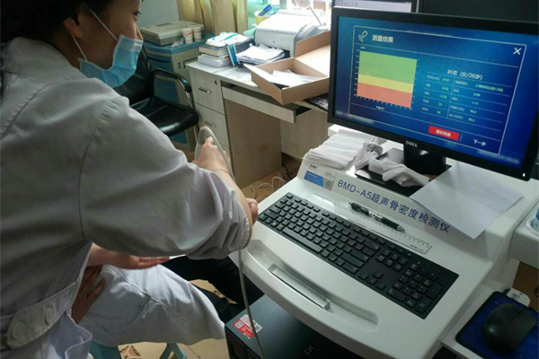 骨密度測試儀：防治骨質(zhì)疏松，從骨密度檢測開始
